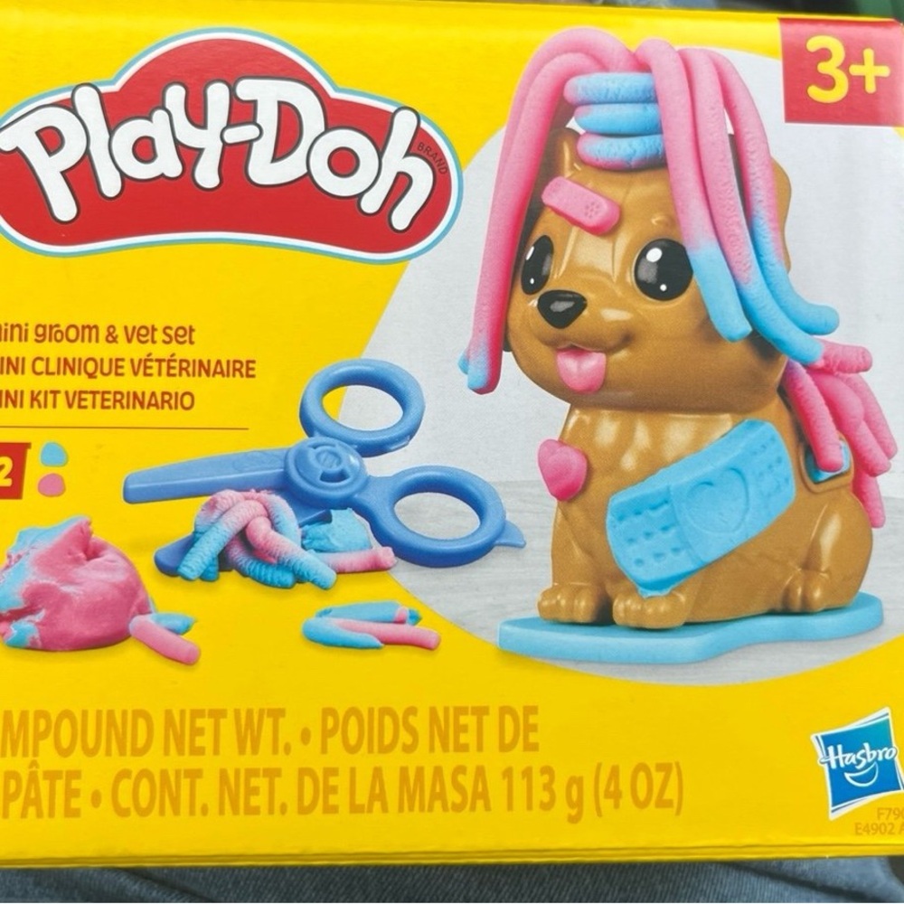 Play-Doh Pet Grooming Set with Pink and Blue Accessories